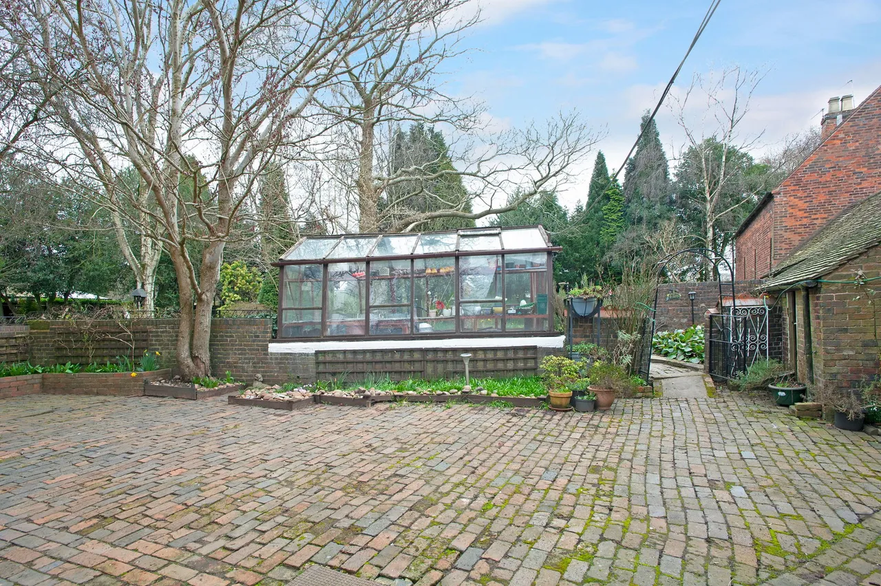 The Moot House, The Green, WS9, photo 24