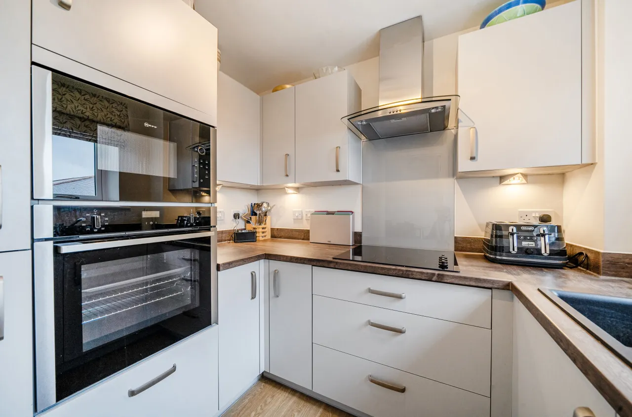 Station Road, Hook, Hampshire, RG27 9GU, photo 8