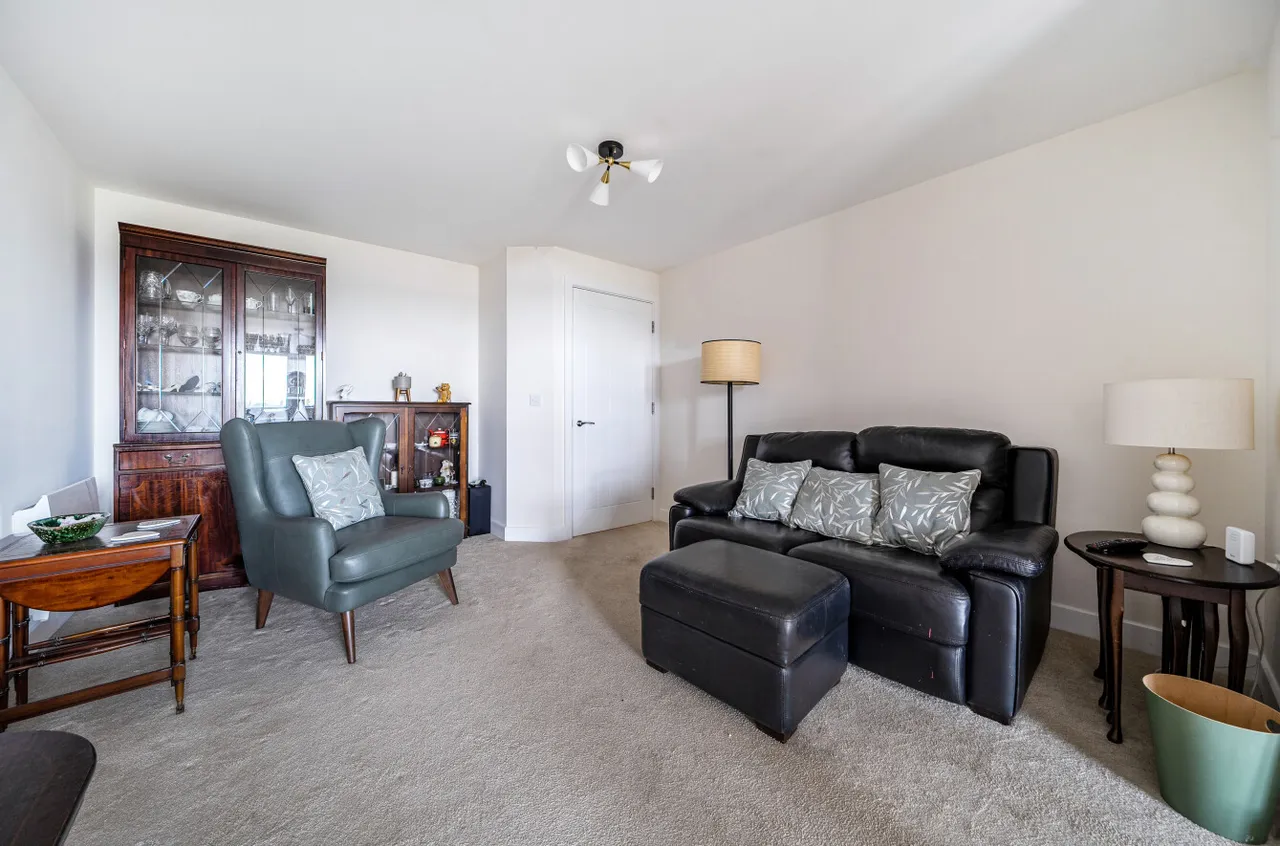 Station Road, Hook, Hampshire, RG27 9GU, photo 2