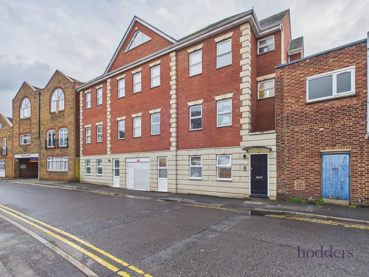 2 bed flat to rent, Gogmore Lane, Chertsey, KT16