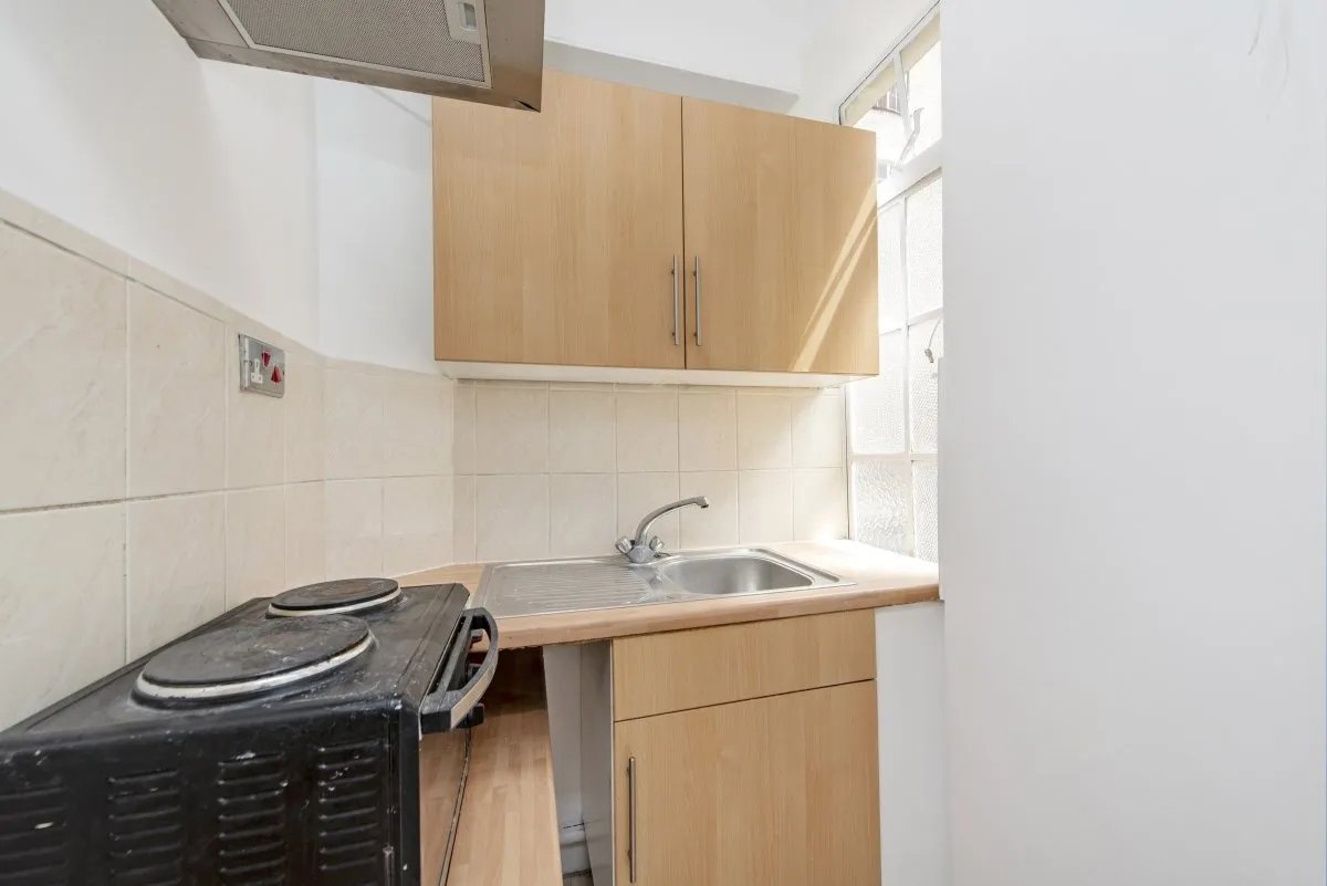 Upper Woburn Place, London, WC1H, photo 3