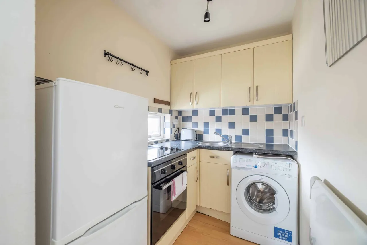 Holmlea Road, Datchet, Berkshire, SL3 9HG, photo 2