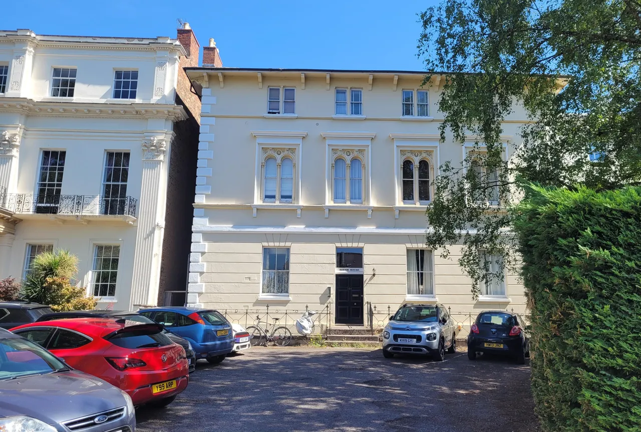 2 bed flat for sale — 104 Bath Road, Cheltenham, GL53