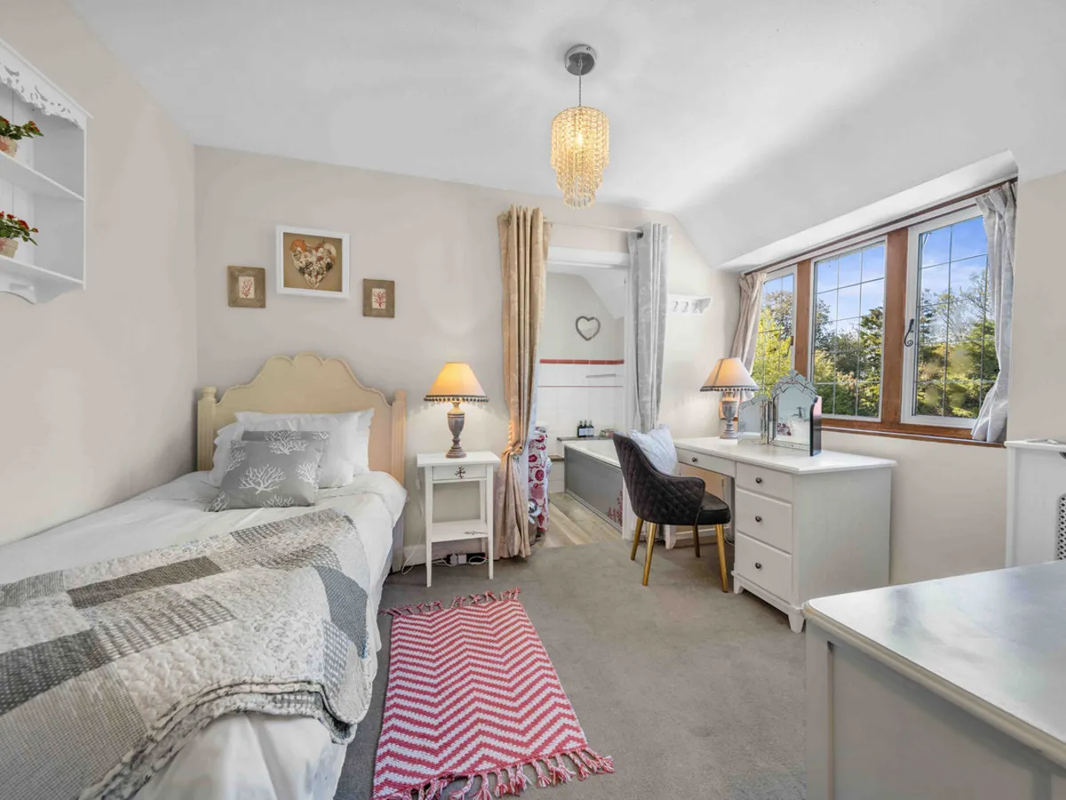 Fitzroy Avenue, CT10, photo 33