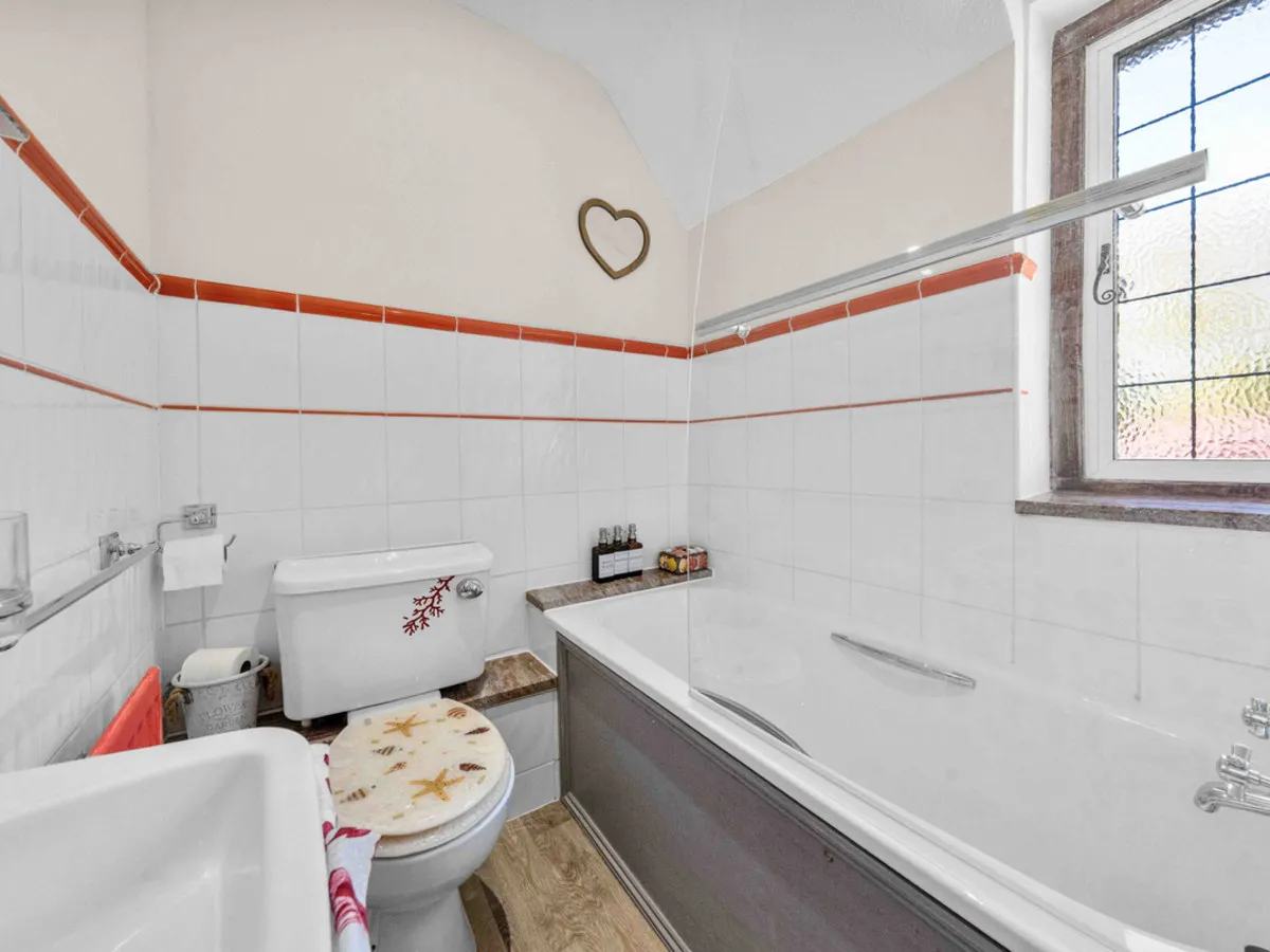 Fitzroy Avenue, CT10, photo 32
