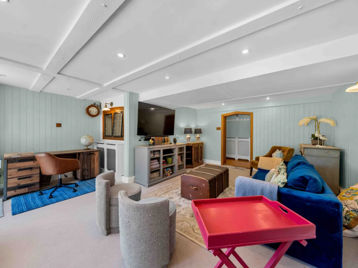 Fitzroy Avenue, CT10, photo 37