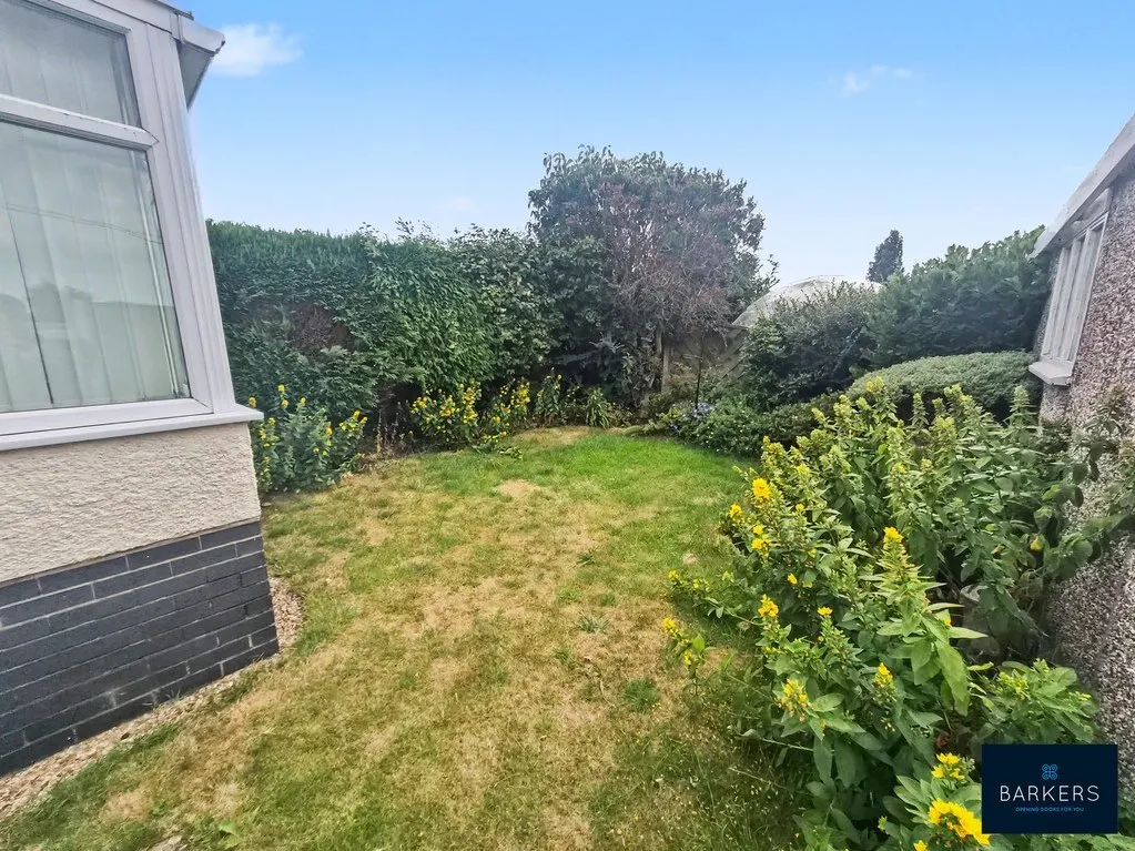 Lawrence Crescent, Heckmondwike WF16 9AZ, photo 13