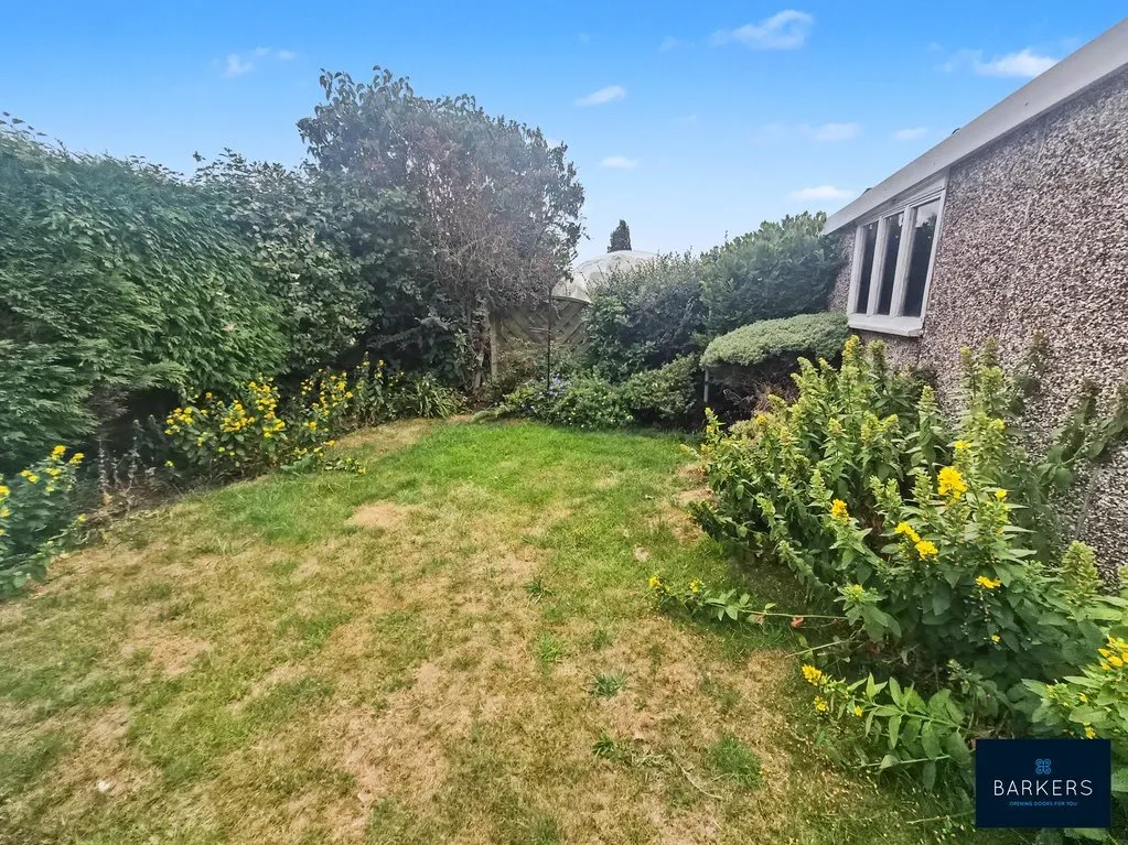Lawrence Crescent, Heckmondwike WF16 9AZ, photo 4