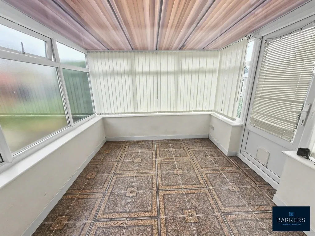 Lawrence Crescent, Heckmondwike WF16 9AZ, photo 6