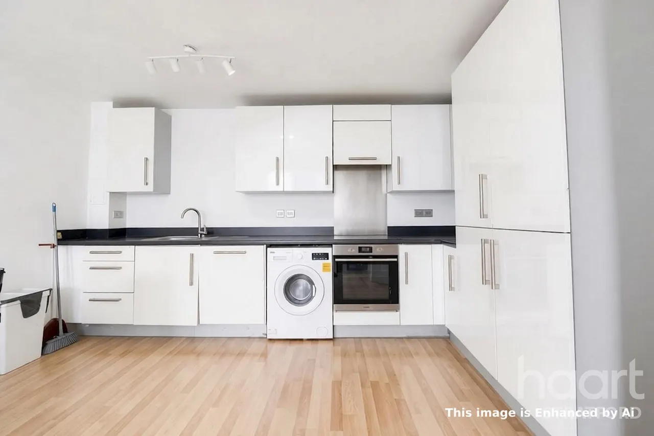 High Street, E15, photo 6
