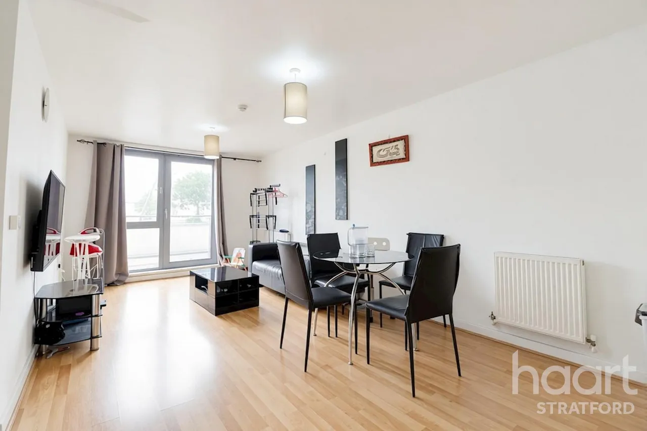 High Street, E15, photo 5