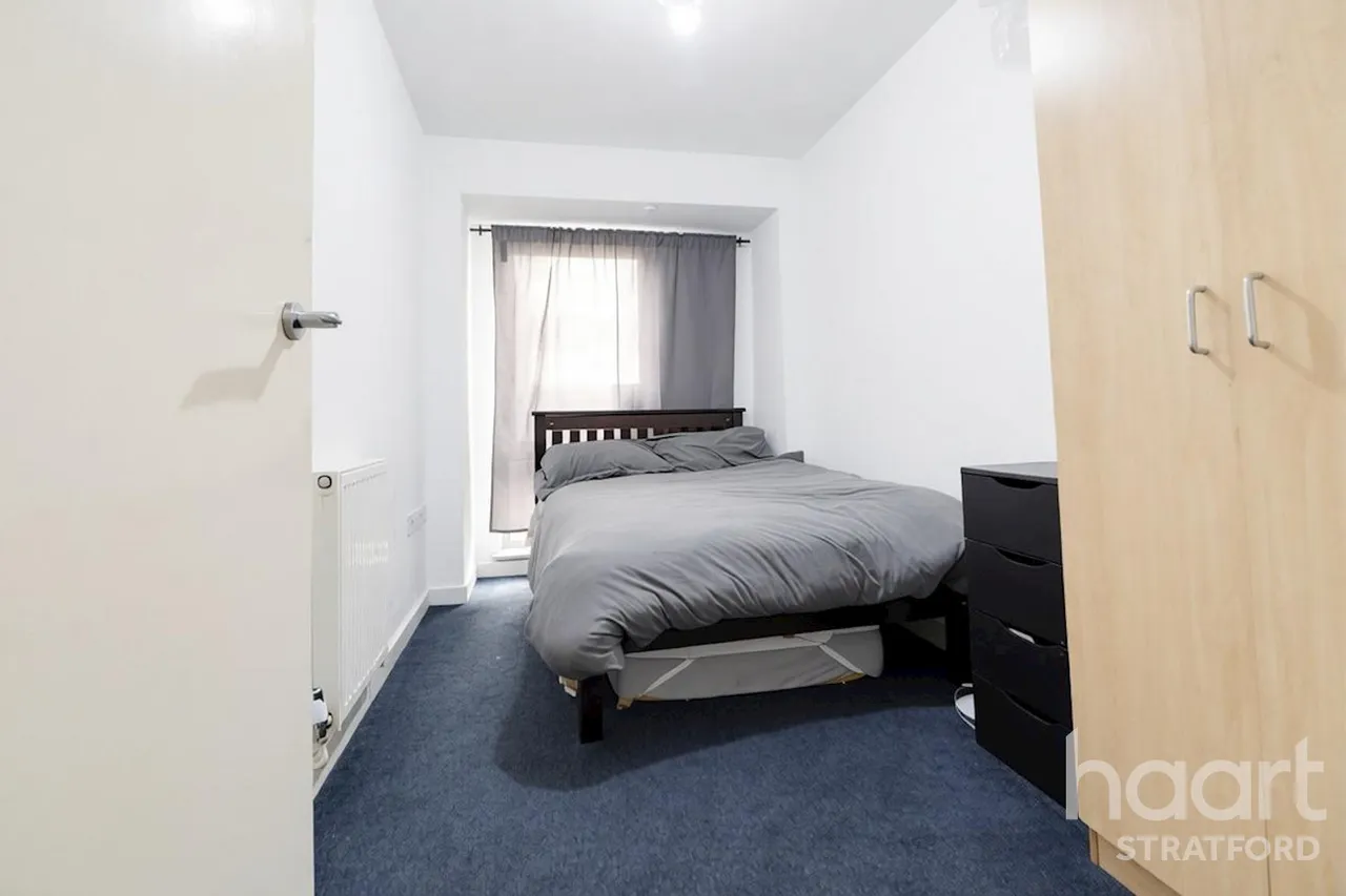 High Street, E15, photo 3
