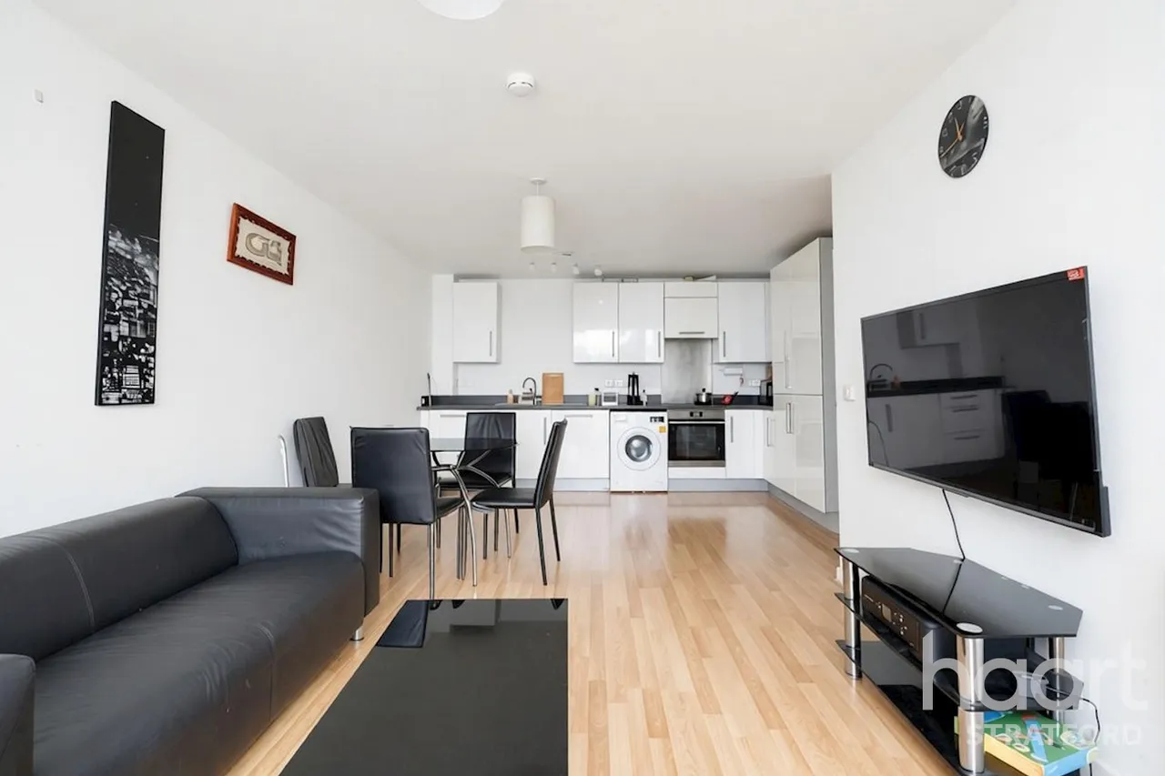 High Street, E15, photo 2