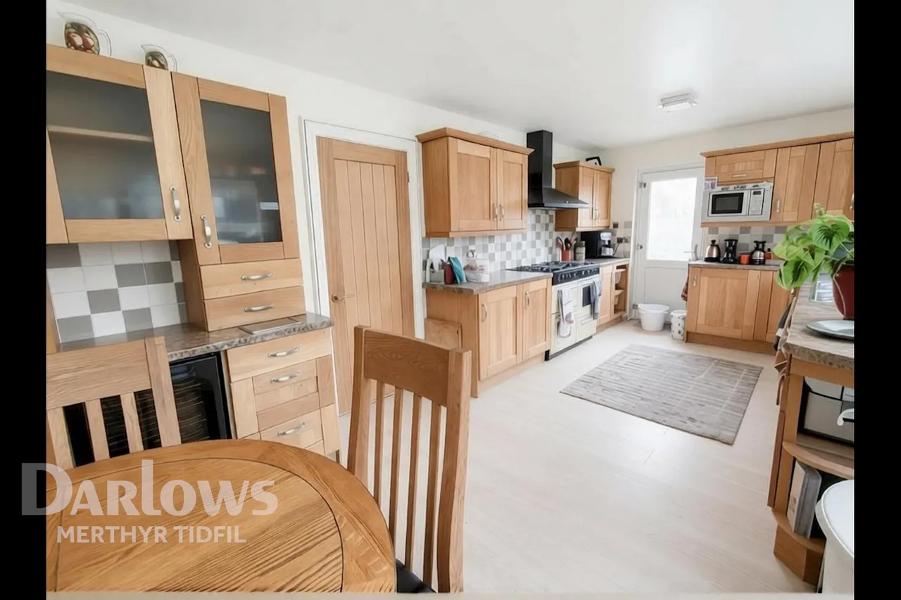 Commercial Street, Treharris, photo 4