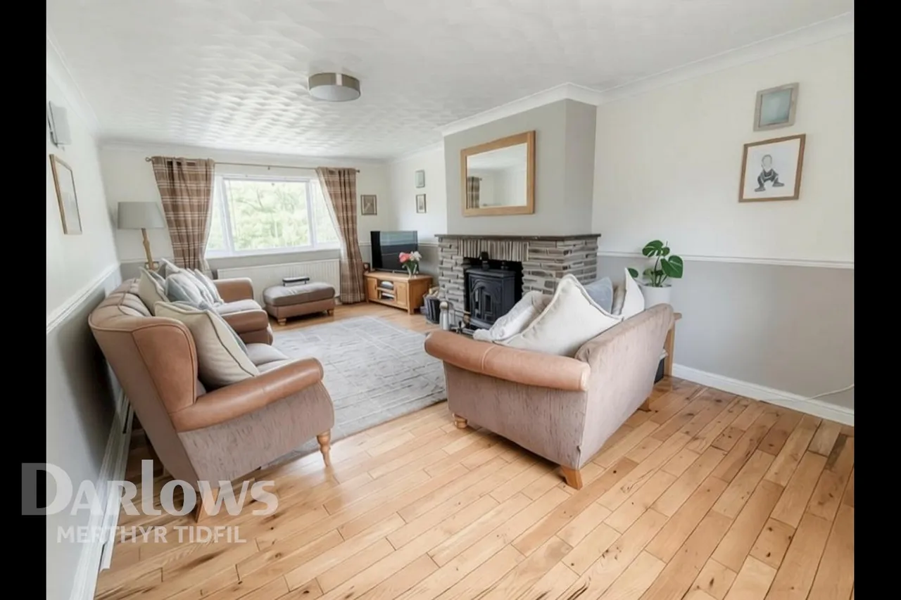 Commercial Street, Treharris, photo 2