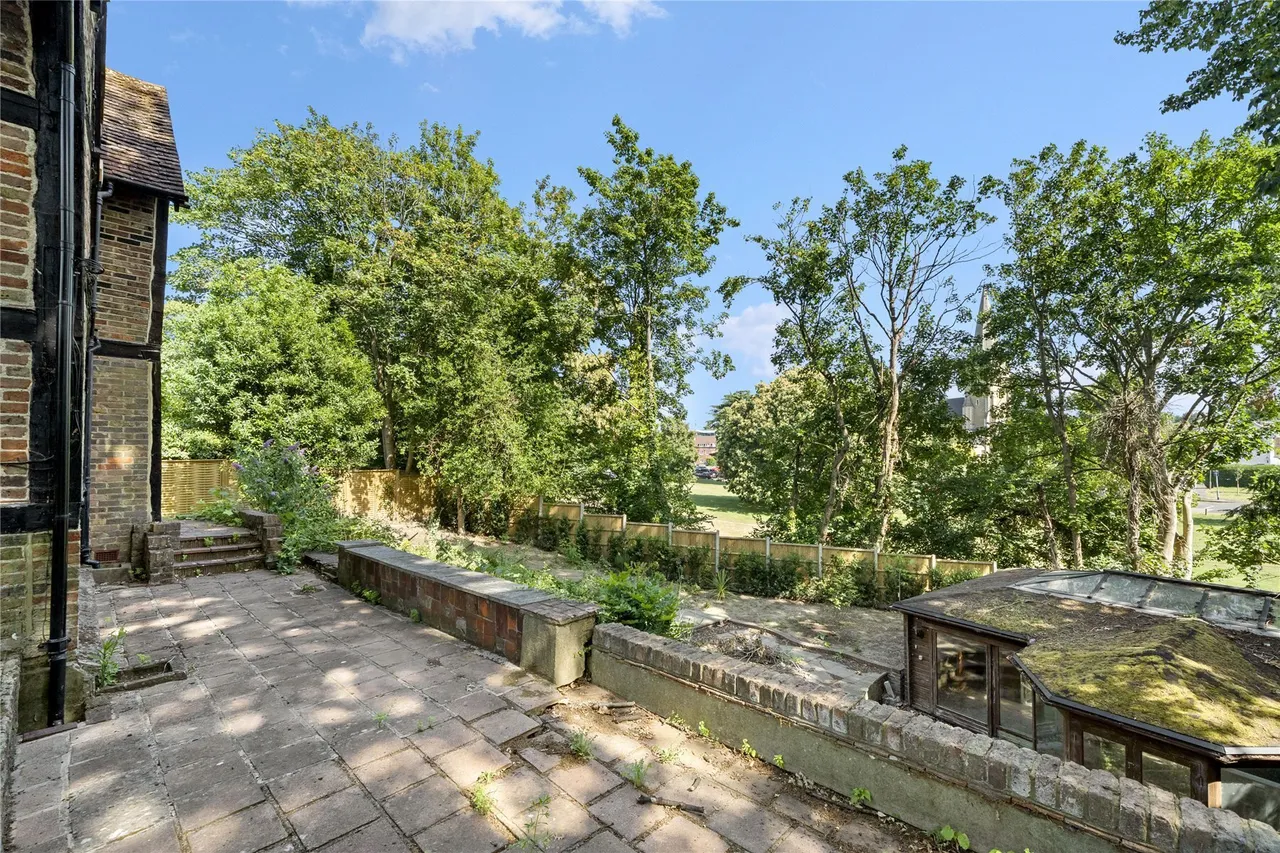 Esher Place Avenue, Esher, KT10, photo 12