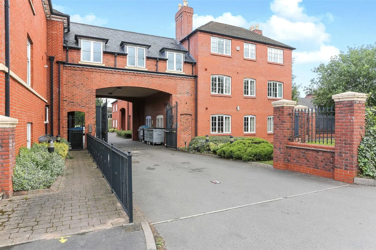1 bed flat for sale, Birmingham Road, Coleshill, B46