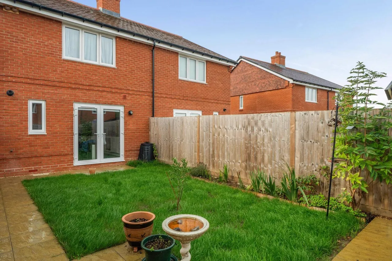 Perry Gardens, Basingstoke, RG23, photo 13