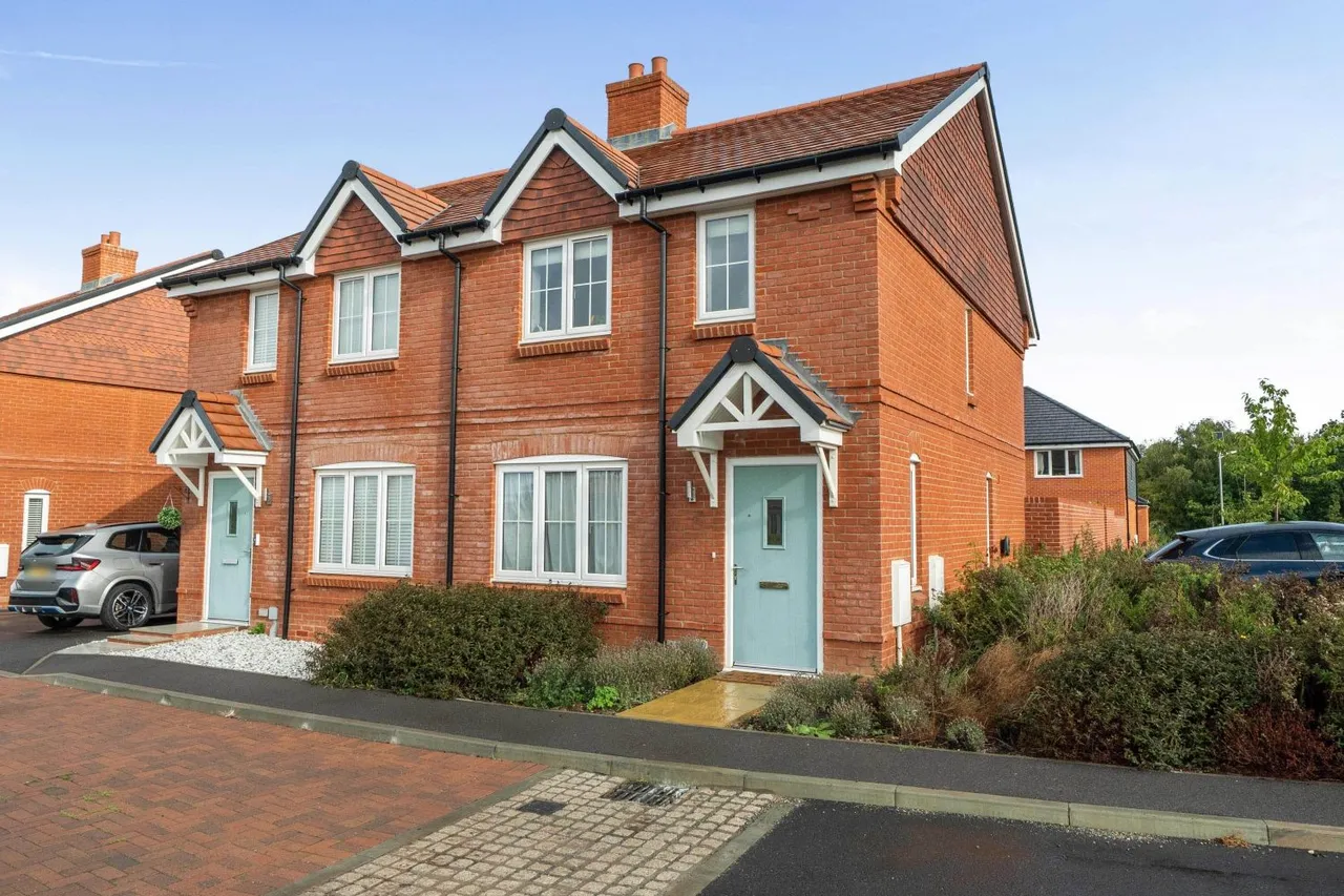 Perry Gardens, Basingstoke, RG23, photo 15