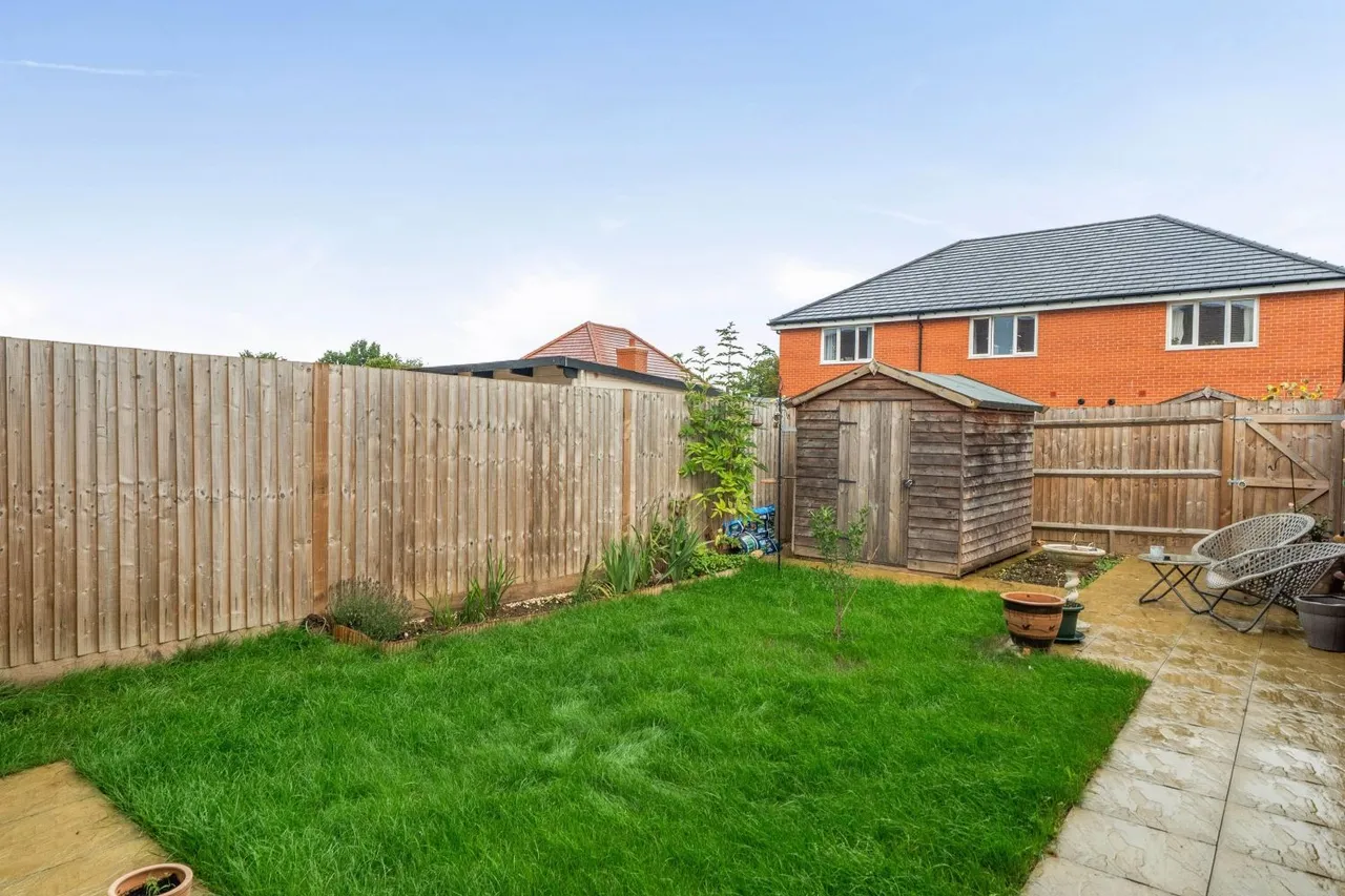 Perry Gardens, Basingstoke, RG23, photo 12