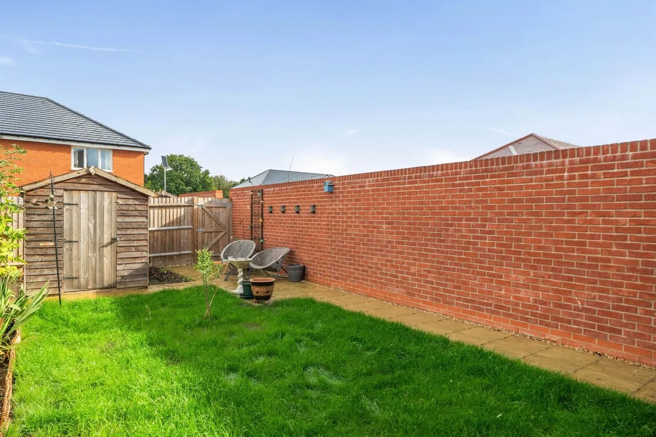 Perry Gardens, Basingstoke, RG23, photo 14