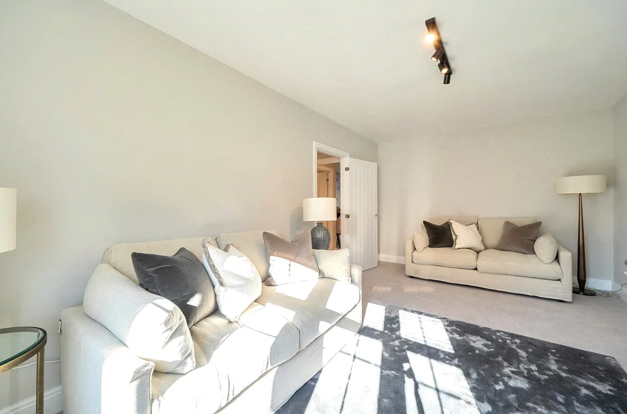 Waxwing Drive, Finchwood Park, RG40, photo 11