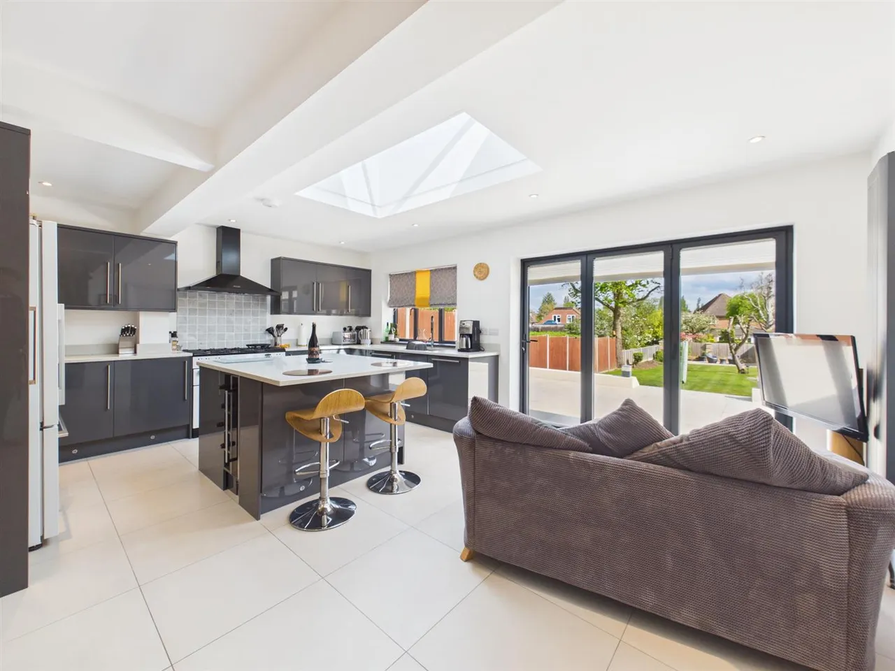Breakspear Road South, Ickenham, Uxbridge, Middlesex, UB10 8HE, photo 4