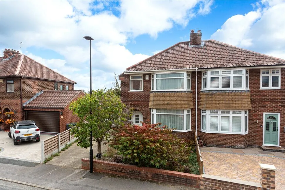 3 bed house for sale, Lawnswood Drive, York, YO30