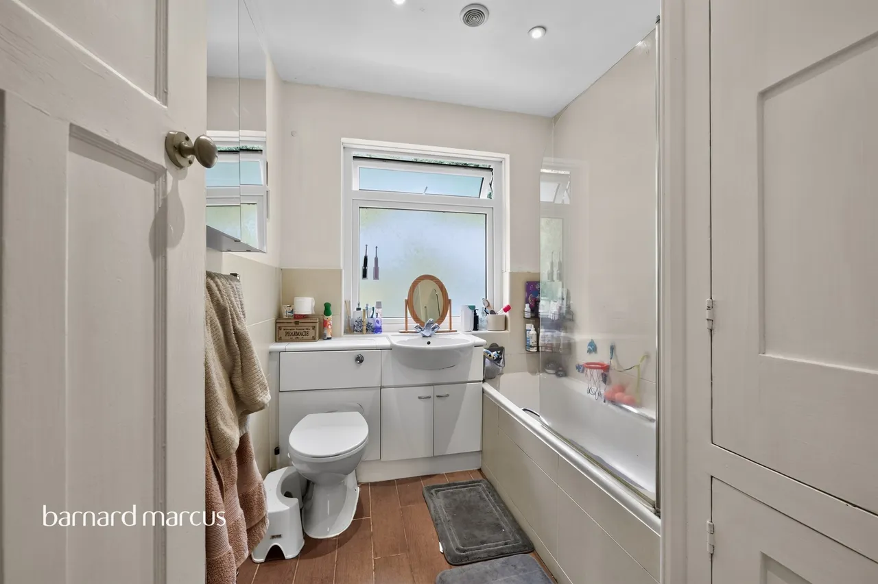 Garlands Road, Redhill, RH1, photo 4