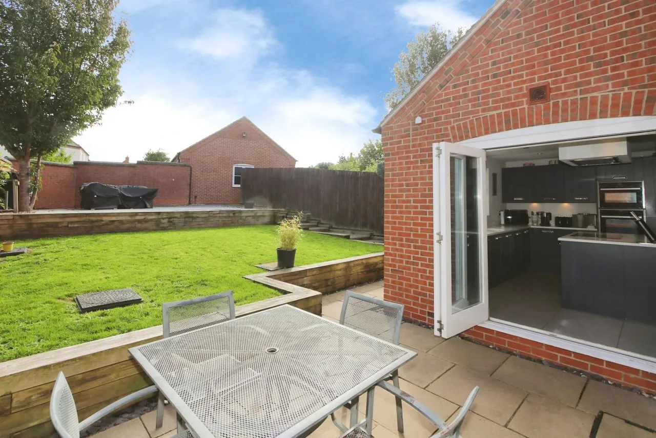 Iris Close, Appleby Magna, DE12, photo 13