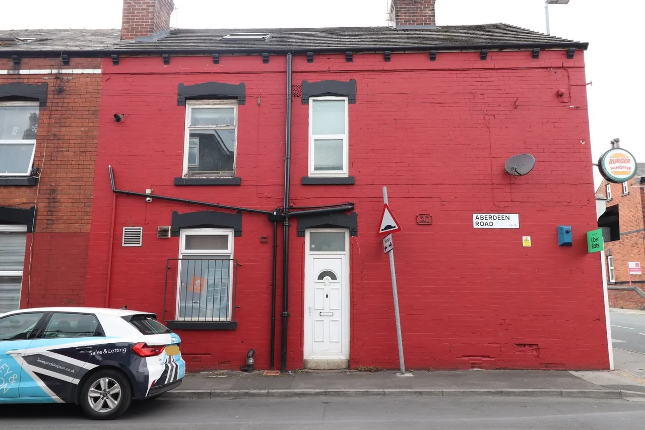 2 bed flat to rent, Town Street, Armley, LS12