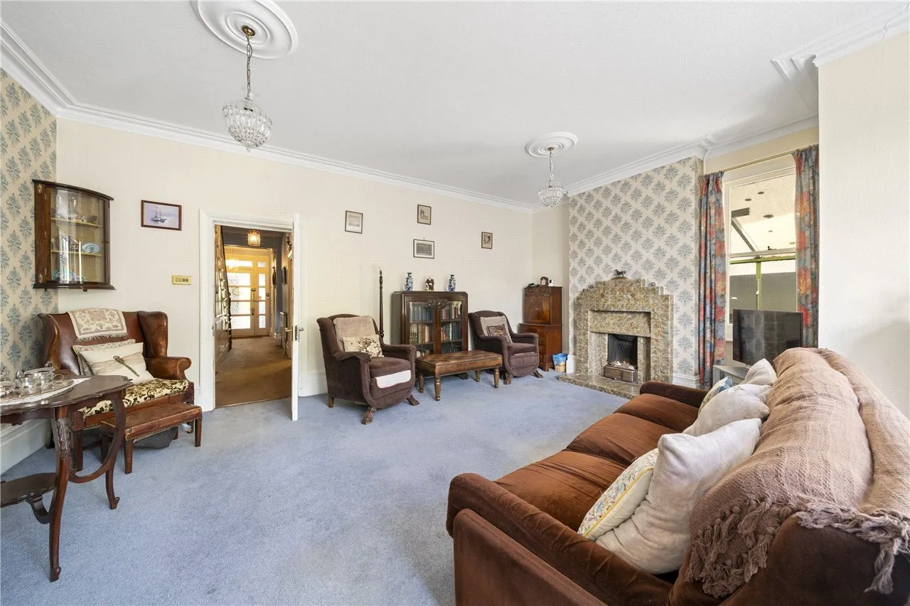 Hook Road, Surbiton, KT6, photo 4