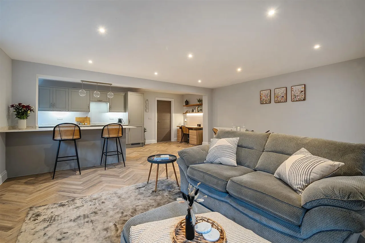 Church Road, Derry Hill, SN11, photo 5
