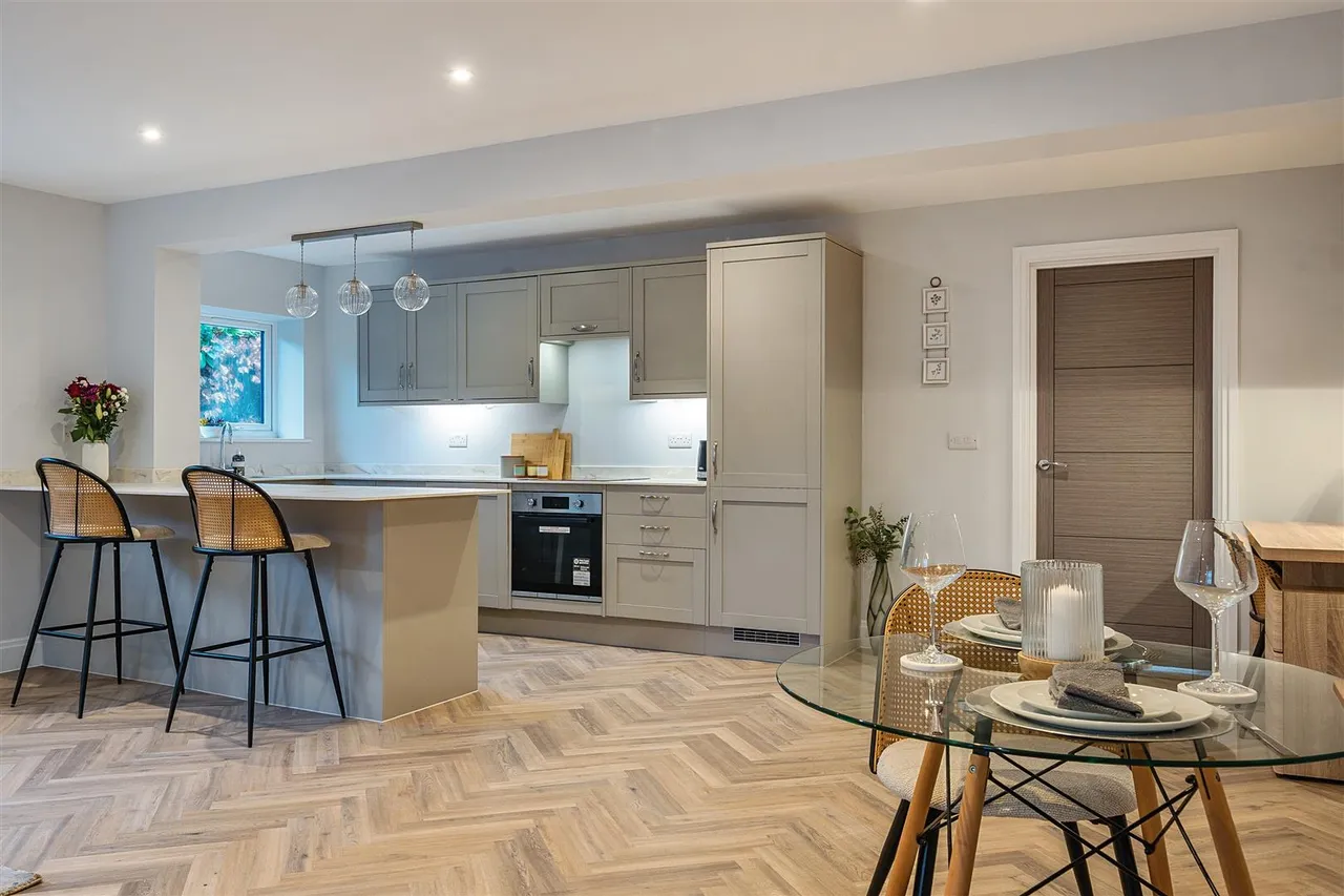 Church Road, Derry Hill, SN11, photo 12