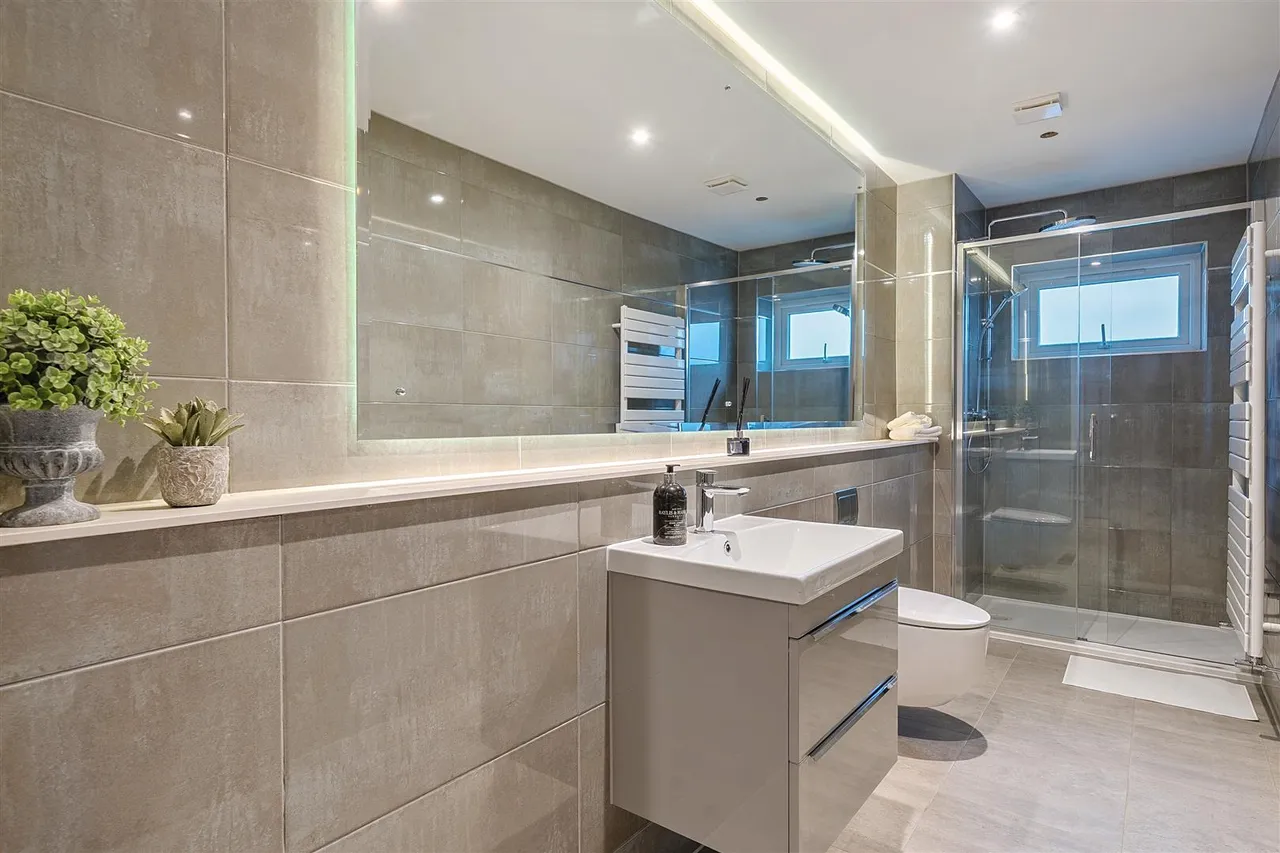 Church Road, Derry Hill, SN11, photo 14