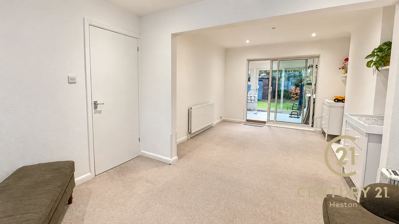 Harvey Road, Uxbridge, UB10, photo 4