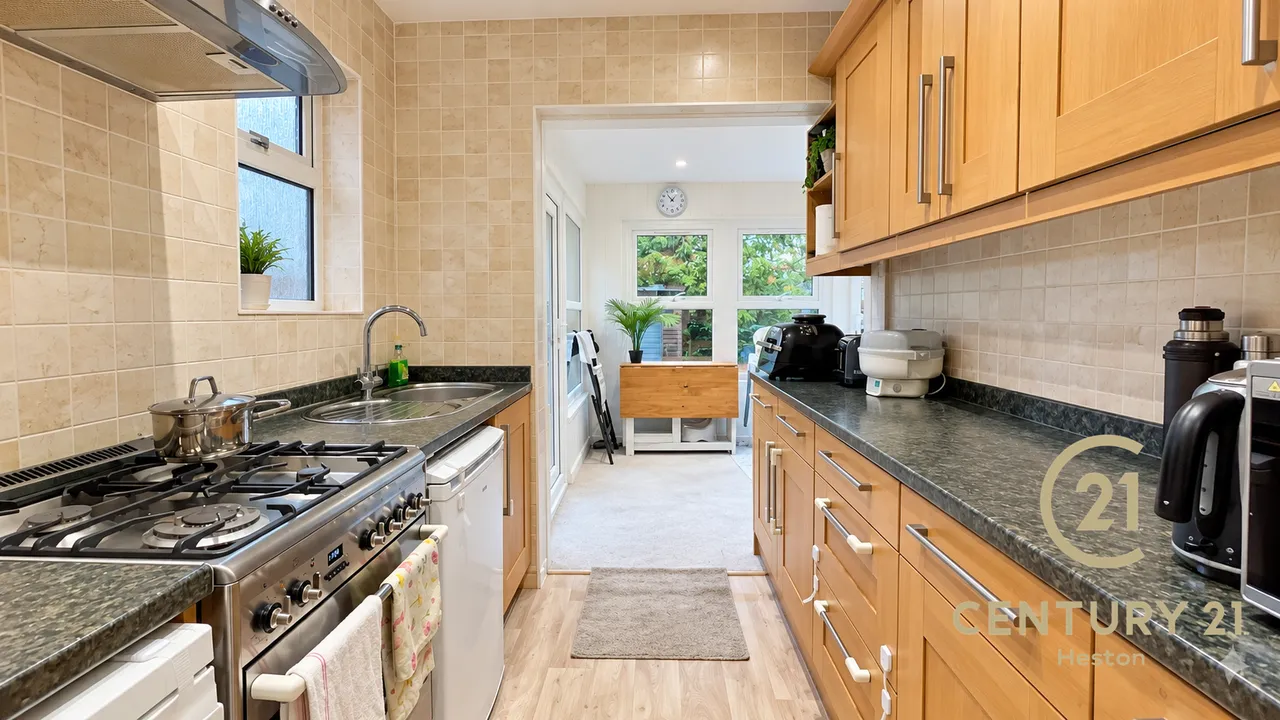 Harvey Road, Uxbridge, UB10, photo 2