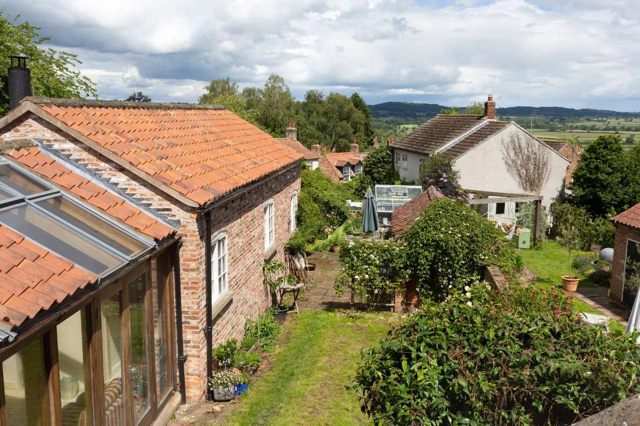 Church Hill, Crayke, YO61, photo 19
