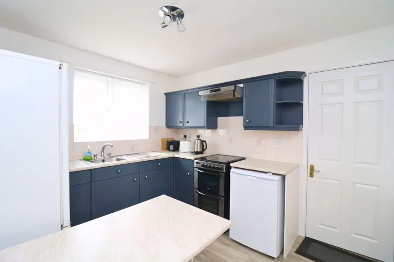 Brook Meadow Road, Shelfield, WS4, photo 2