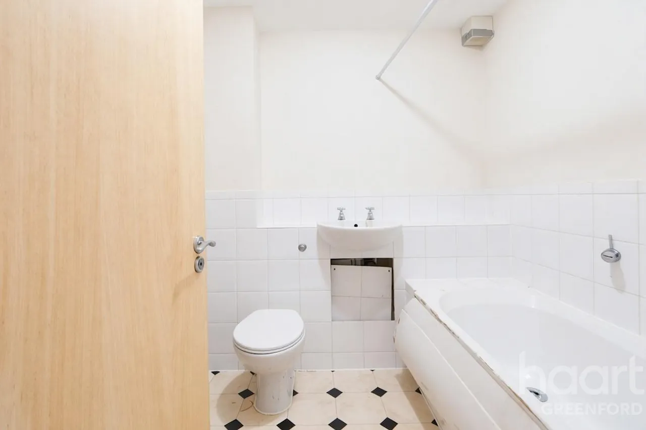 Old Twelve Close, London, W7, photo 15