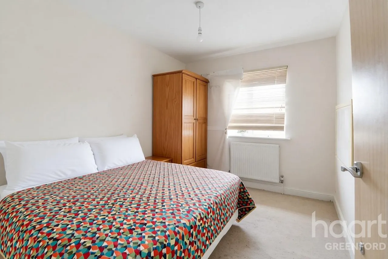 Old Twelve Close, London, W7, photo 3