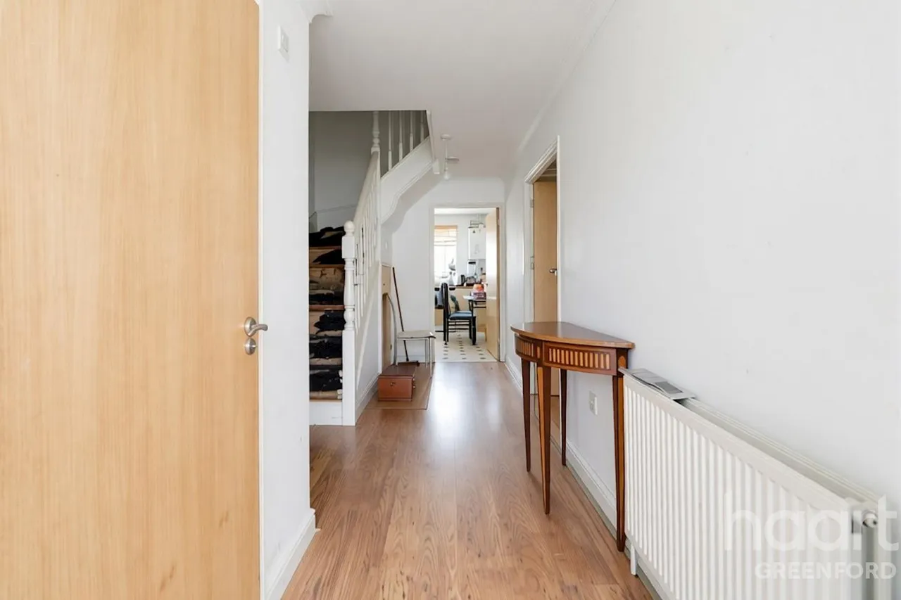Old Twelve Close, London, W7, photo 5