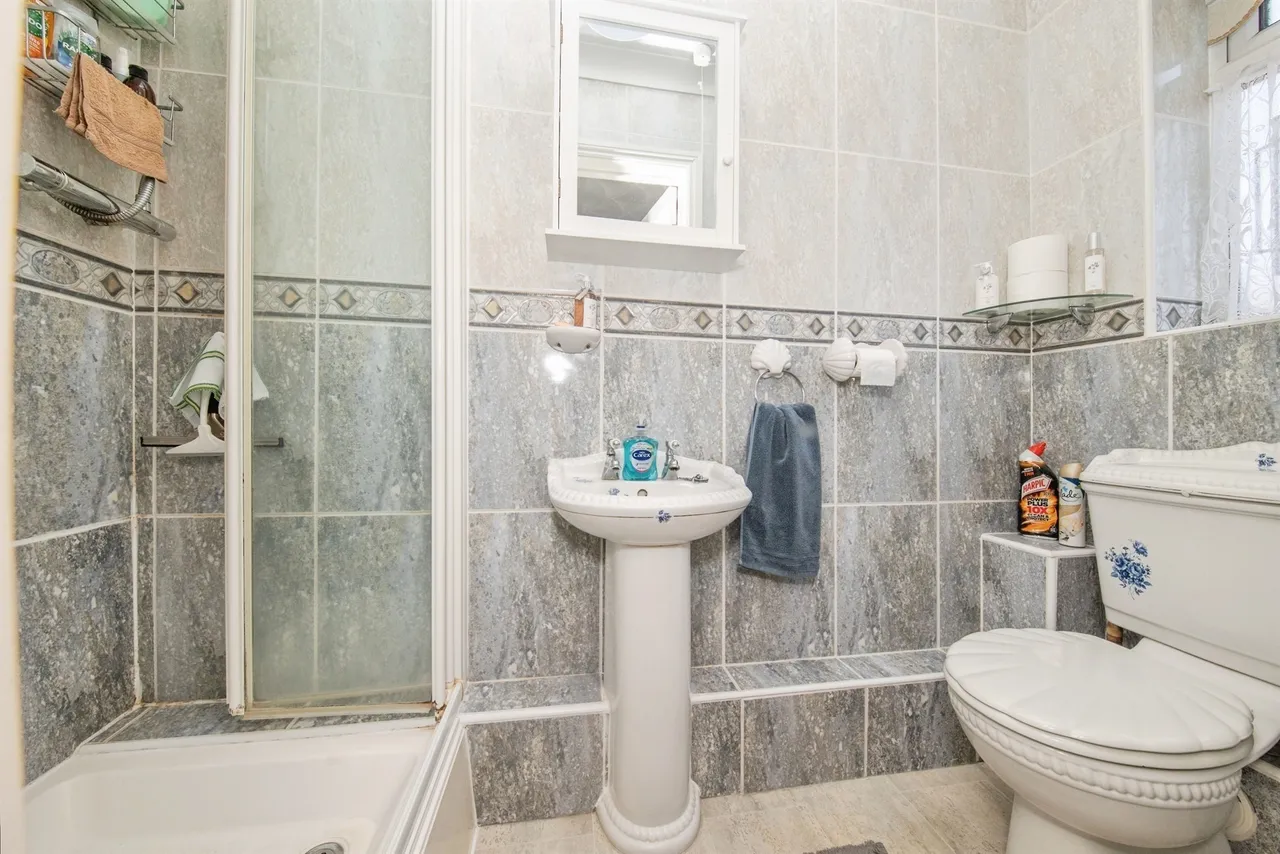 Bawdsey Close, Clacton-On-Sea, CO16, photo 10