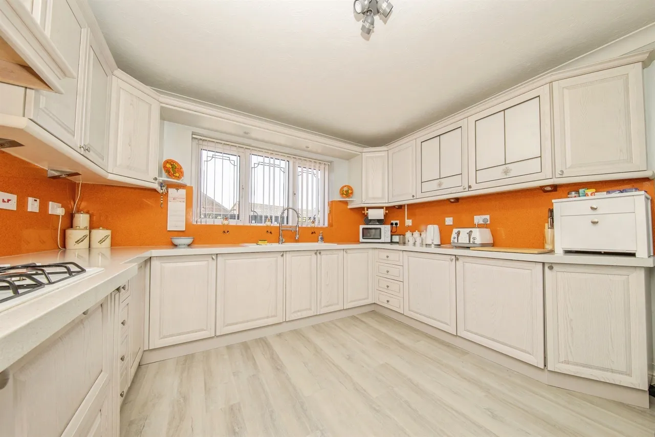 Bawdsey Close, Clacton-On-Sea, CO16, photo 6