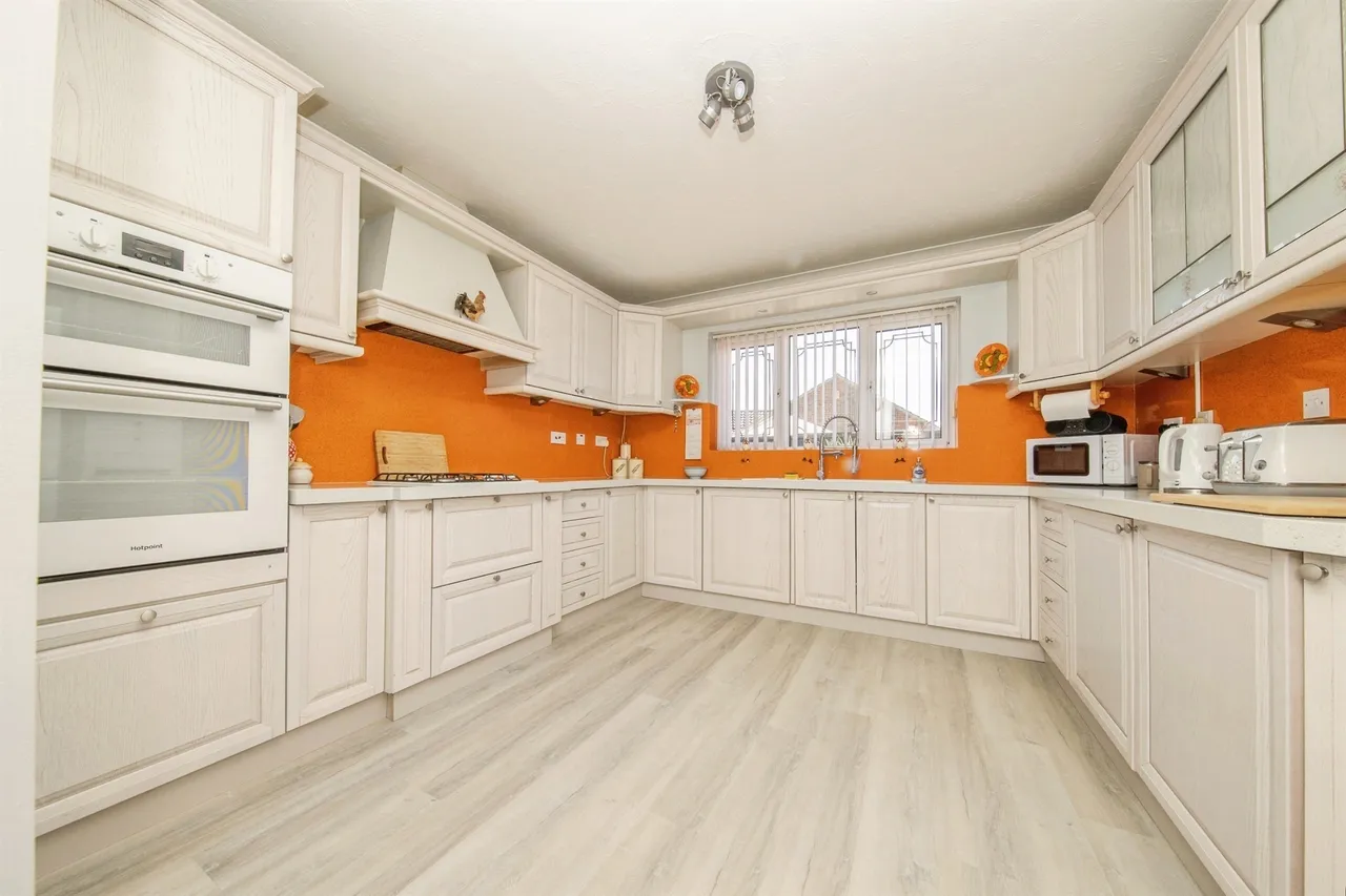 Bawdsey Close, Clacton-On-Sea, CO16, photo 5