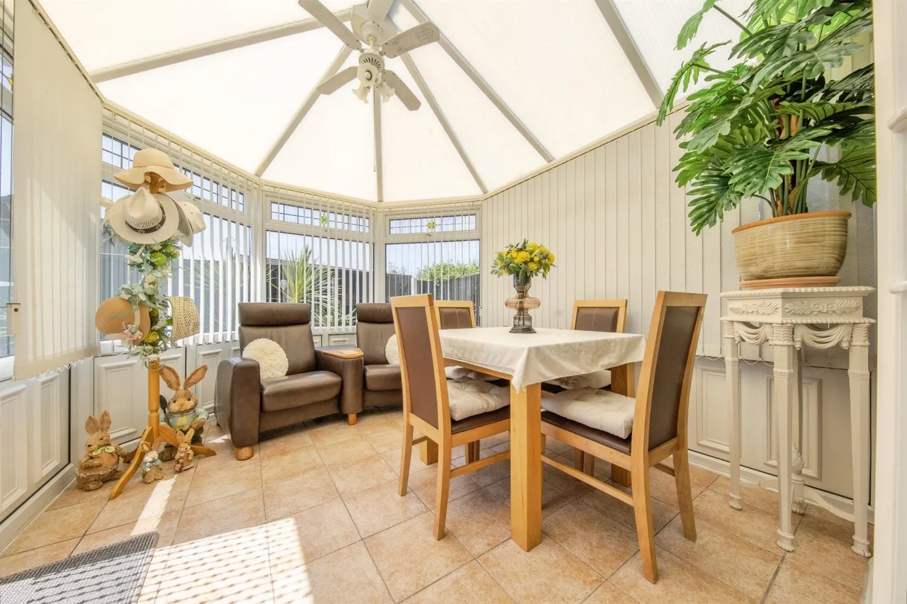 Bawdsey Close, Clacton-On-Sea, CO16, photo 8
