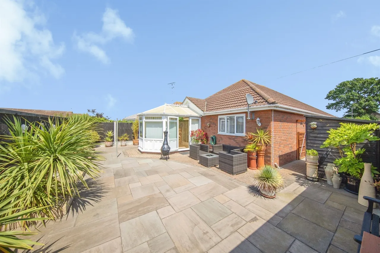 Bawdsey Close, Clacton-On-Sea, CO16, photo 2