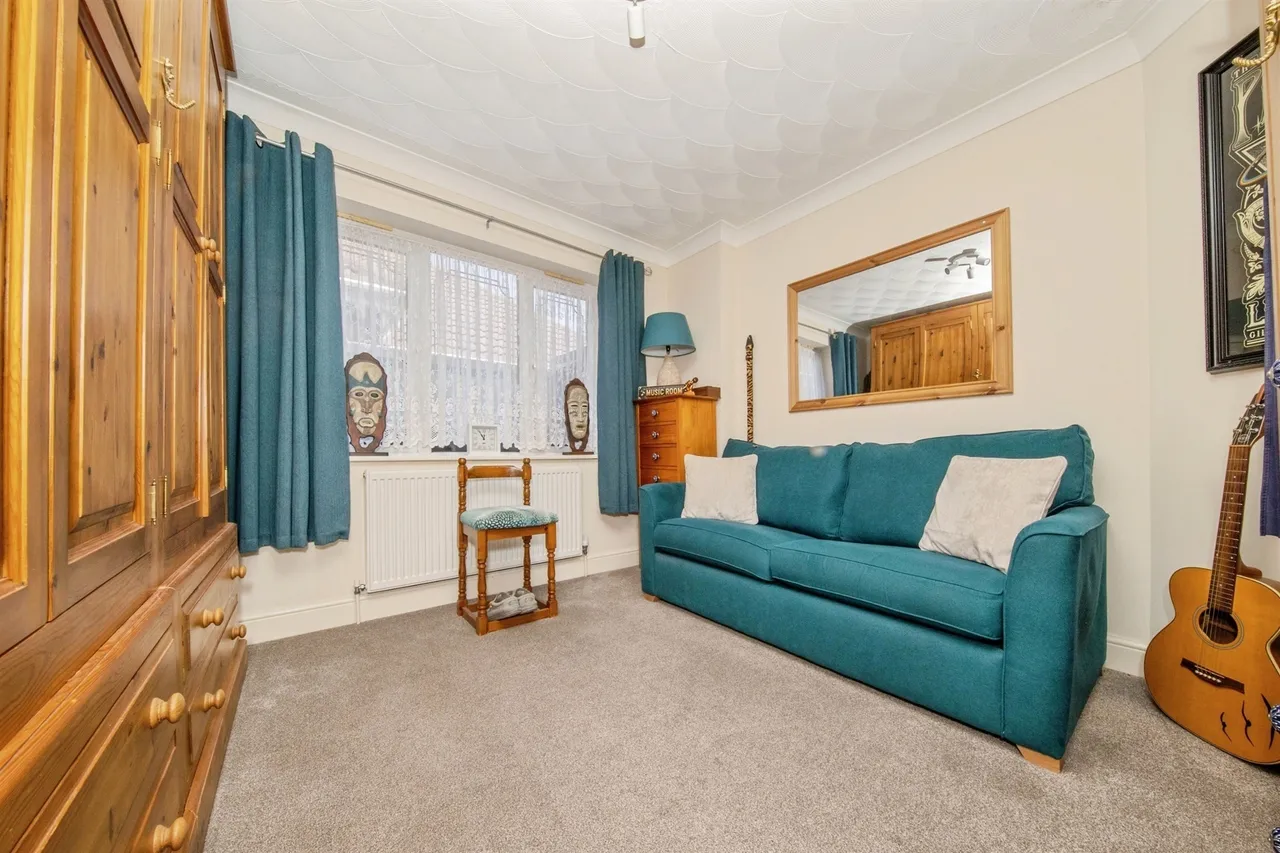 Bawdsey Close, Clacton-On-Sea, CO16, photo 12