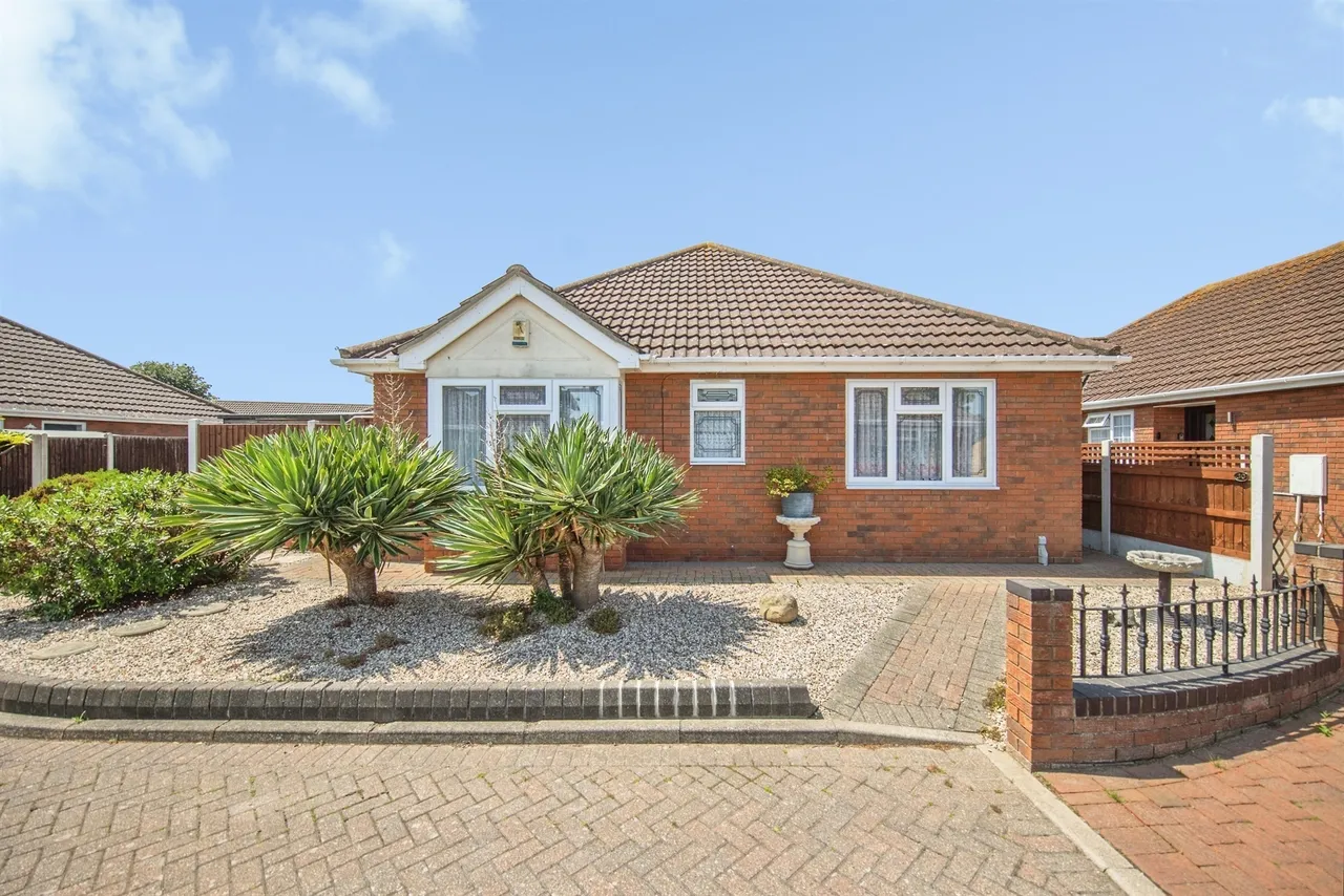 Bawdsey Close, Clacton-On-Sea, CO16, photo 18