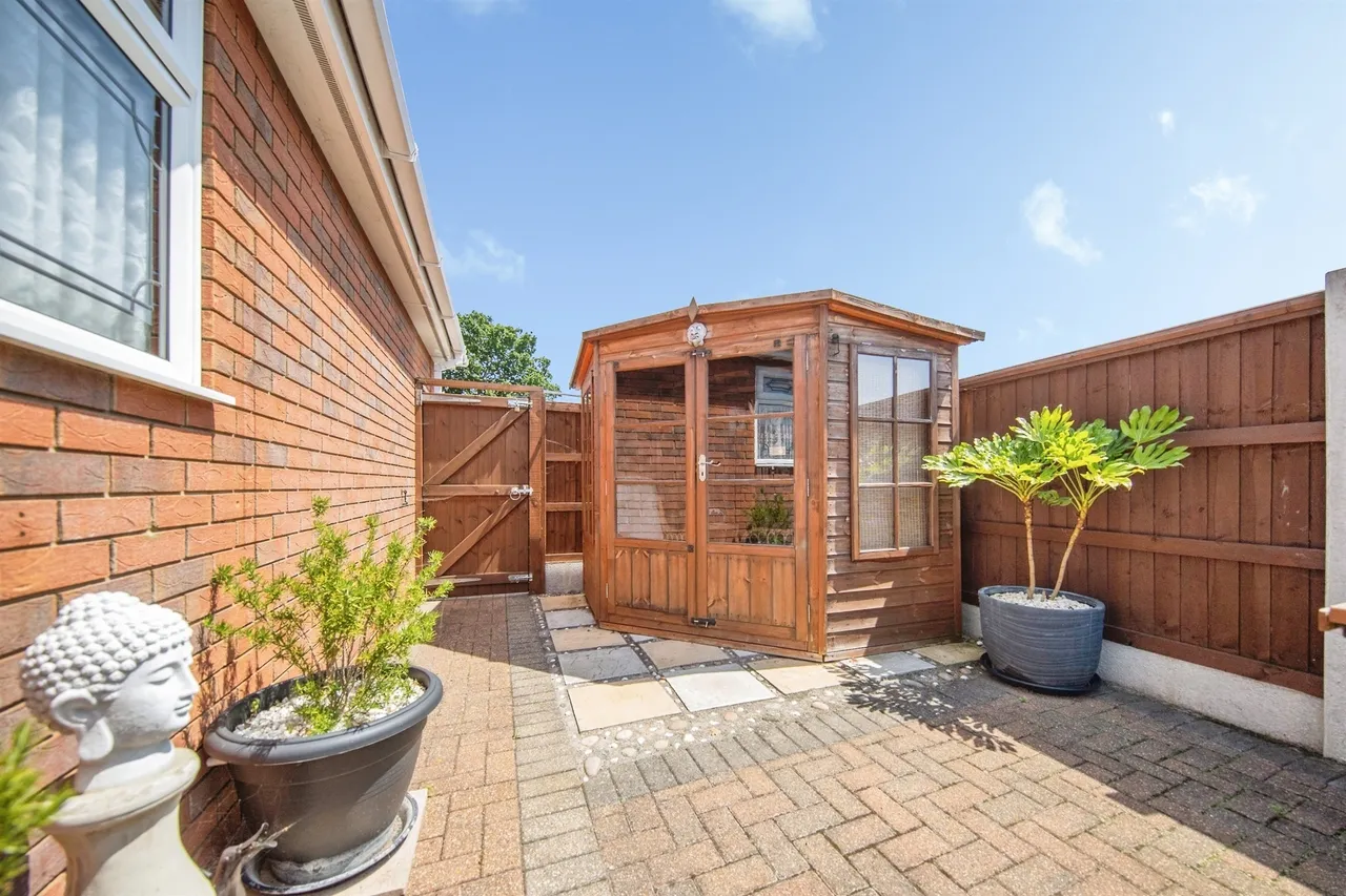 Bawdsey Close, Clacton-On-Sea, CO16, photo 14